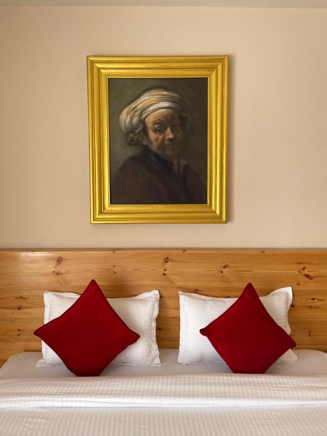 Hotel Pokharaeye Bagian luar foto