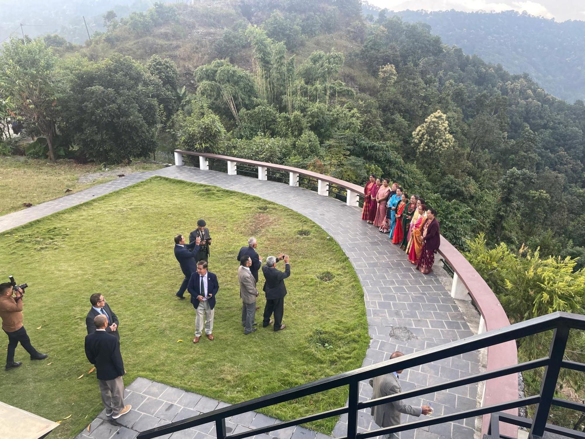 Hotel Pokharaeye Bagian luar foto