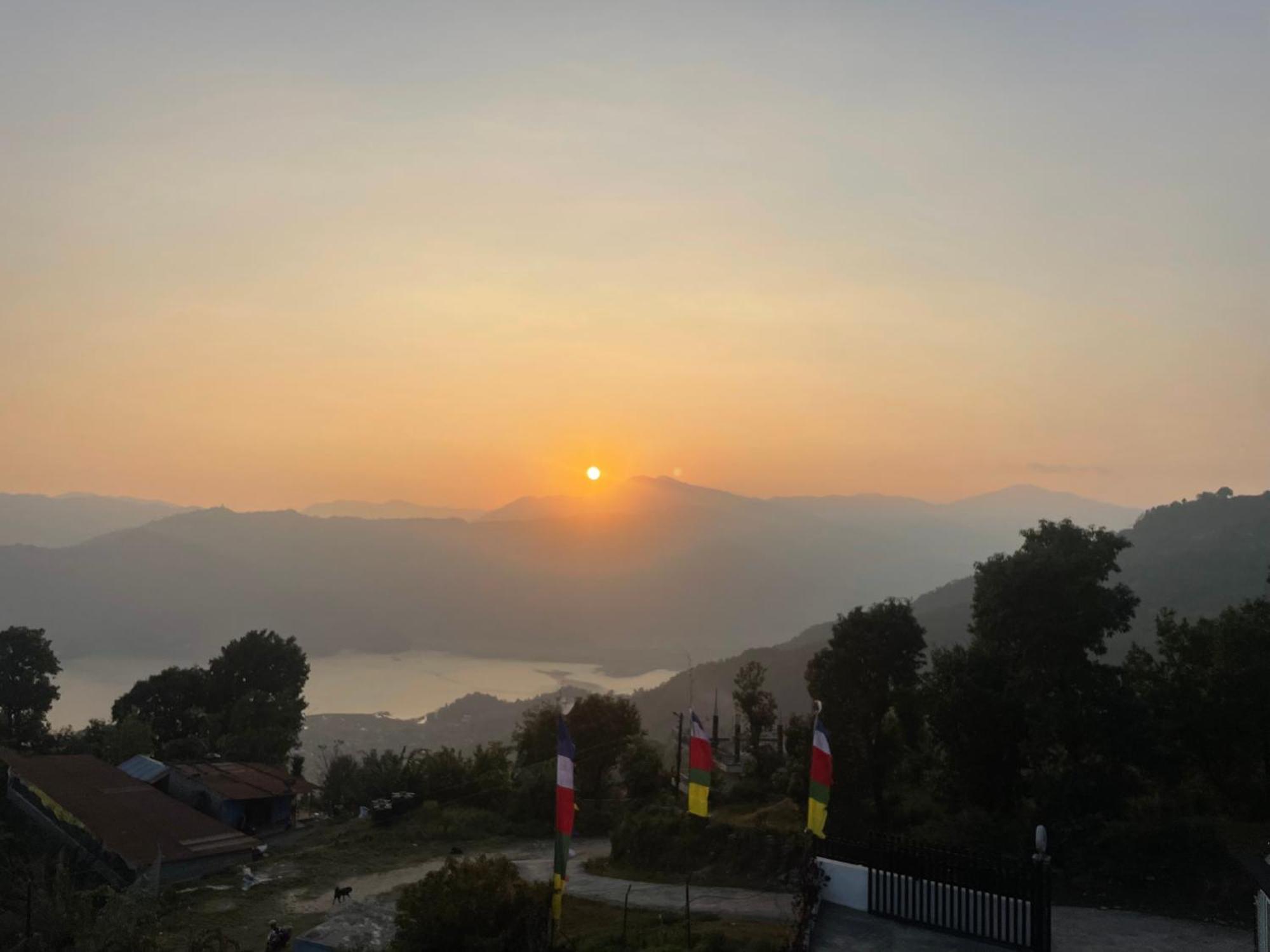 Hotel Pokharaeye Bagian luar foto